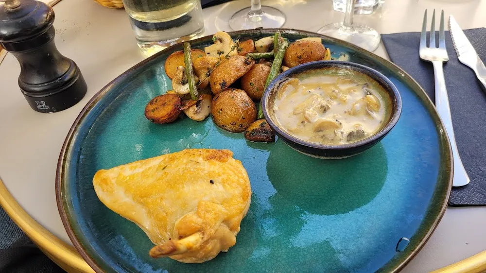 Supreme de Vollaille Puree de Pomme de Teree